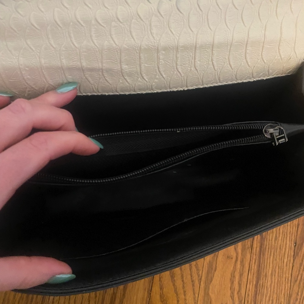 Chain Crossbody Bag - Picture 7 of 7